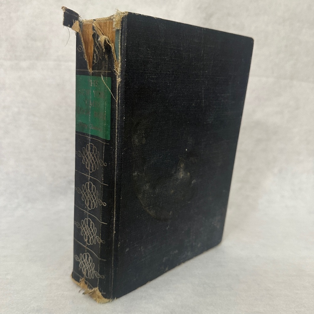 1961 New York Times Cookbook 9.5" x 6.5" x 2" 722 pages Frayed binding